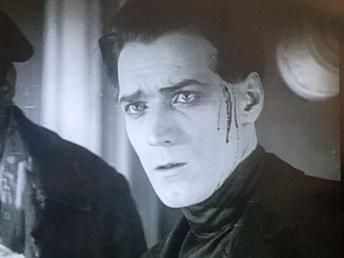 Is it just me? Or is Uno Henning in G.W. Pabst’s THE LOVE OF JEANNE NEY not a dead ringer for @mcgregor_ewan?