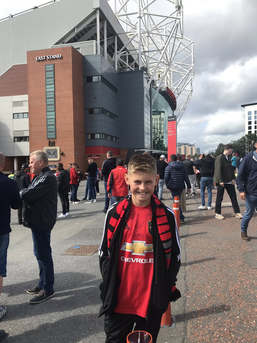 littlemissking1's tweet photo. Amazing weekend @ManUtd #mufc #OldTrafford @olegs26_ole #4goals #rashford #james #martial #MUFCvsCFC ⚽️⚽️⚽️⚽️ https://t.co/t5poaOtzH5