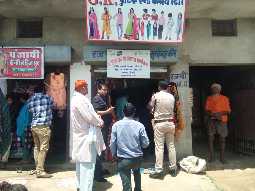 AlwarShakti's tweet photo. Micro Enterprises in the rural heartland are the key to sustainable livelihoods. @AlwarIbtada has nurtured and worked closely with Women SHGs to drive this change in Alwar ! @MudraOfficial @DAY_NRLM https://t.co/4pfoB4ZQvn