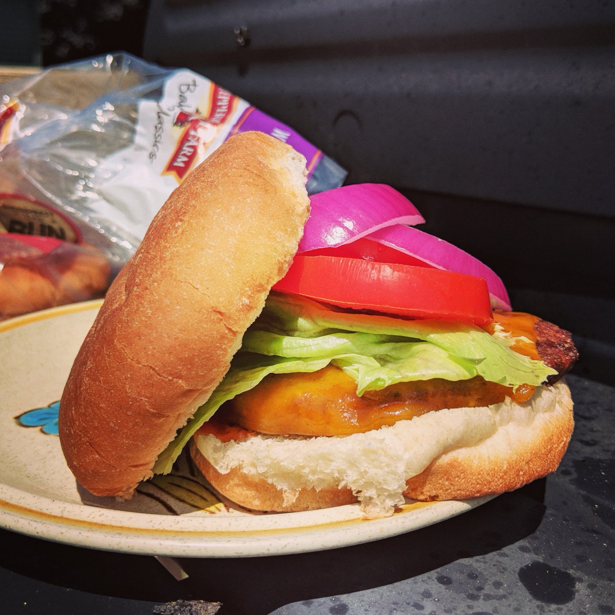 crelta's tweet photo. Lunch is served! #RespectTheBunPromotion https://t.co/aUgWGmqRUV