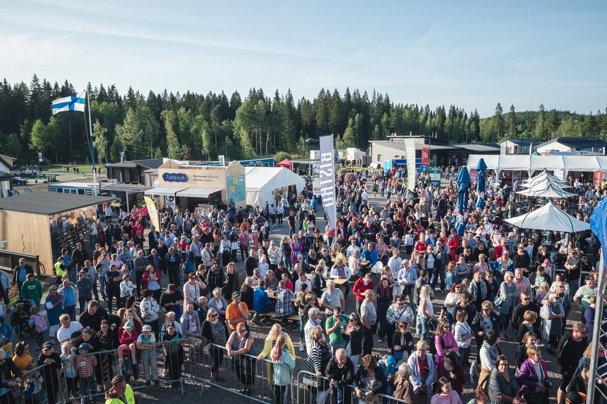 Kouvolakaupunki's tweet photo. Tänään päättyneet asuntomessut keräsivät Pioneeripuistoon noin 114 000 kävijää ja toivat kaupungille näkyvyyttä. Kaupunginjohtaja Marita Toikka kiittää kouvolalaisia kesän suurtapahtuman onnistumisesta. Kuvat: Tavaton Media. https://t.co/Yi08uEIJKC #kouvola #asuntomessut2019 https://t.co/d09aENr1TT