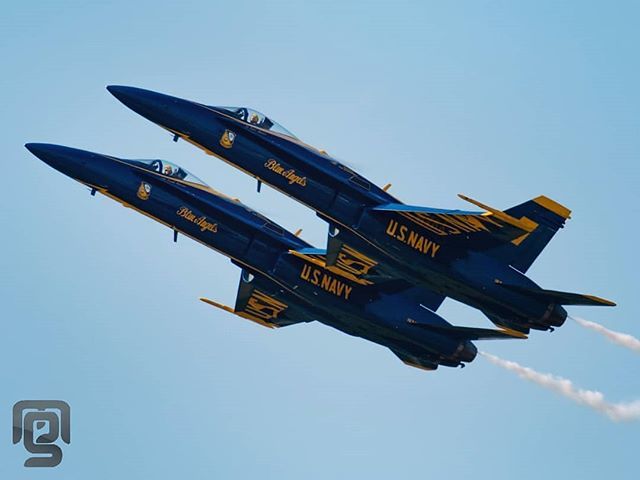 Guido_Aviation's tweet photo. The Section High-Alpha Pass @USNavyBlueAngels
Two jets slow down to 125 knots (232 km/h) as they pitch the nose up to 45 degrees.🇺🇸
#BlueAngels #FA18 #FA18Hornet
#f18 #Navy #FlyNavy #USNavy
#USNavyBlueAngels #BlueAngelsFans https://t.co/JLYL4NVf0W https://t.co/CkUjyljldD