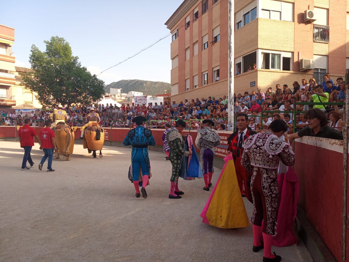 #Avance #Blanca. Mitad del festejo. Fran Ferrer corta la primera oreja de la feria, "El Galo" es silenciado. Toda la información:  elmuletazo.com/2019/08/11/ava… #FeriaDeBlanca2019