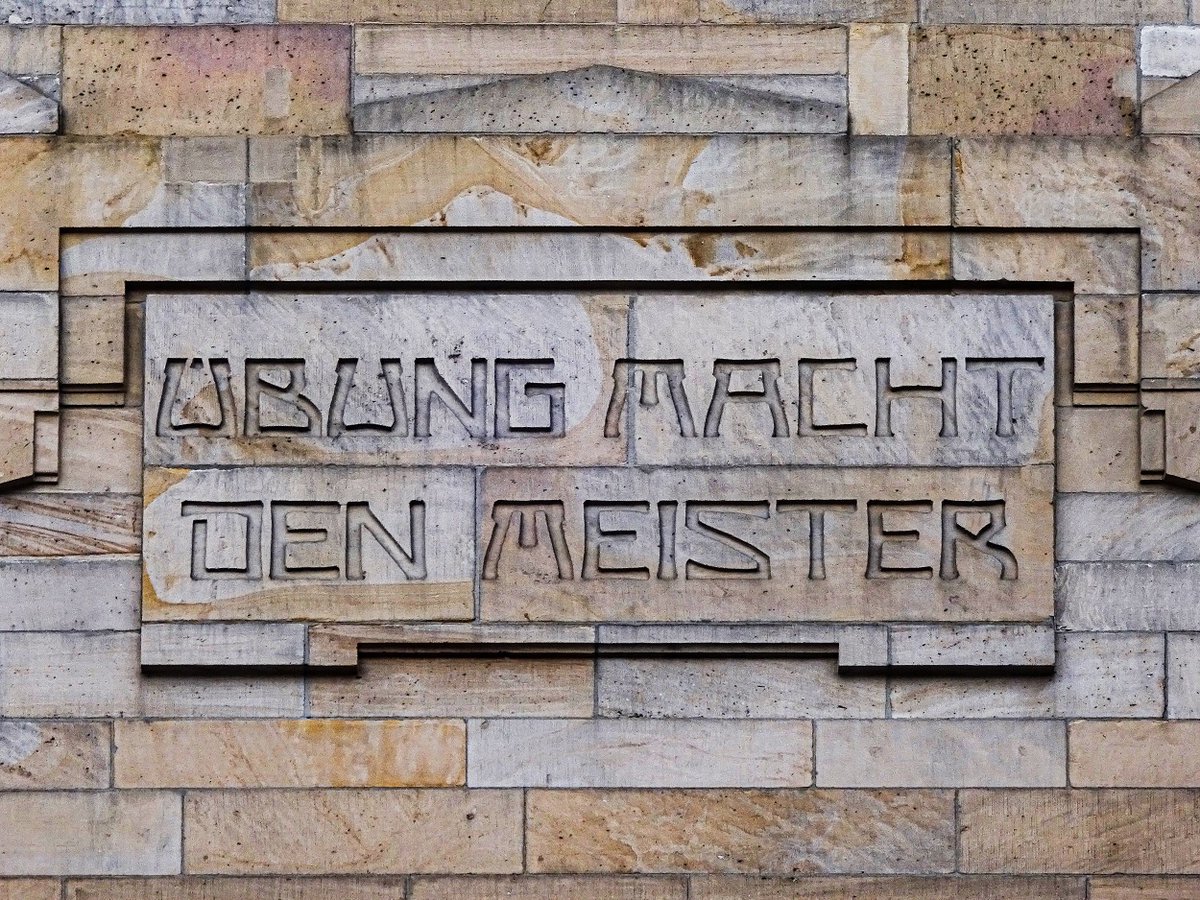 isoletters's tweet photo. This is the final picture of #UmlautWeek. Thanks for reacting to my pictures and for sharing yours! If you ever struggle with writing or designing umlaut marks, remember what this sign with its single-mark umlaut says: Übung macht den Meister. Practice makes perfect. Und tschüss! https://t.co/azPLXkWGLc