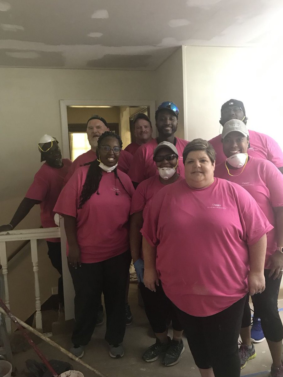 HabitatGwinnett's tweet photo. We also had two A Brush With Kindness projects yesterday. The first, a landscaping project in Snellville and the second was interior painting sponsored by Eternal Hills Funeral and Memory Garden. Thank you to all the volunteers! 🏠 #GwinnettHabitat #ABrushWithKindness #Community https://t.co/aMJ7EVNZj1