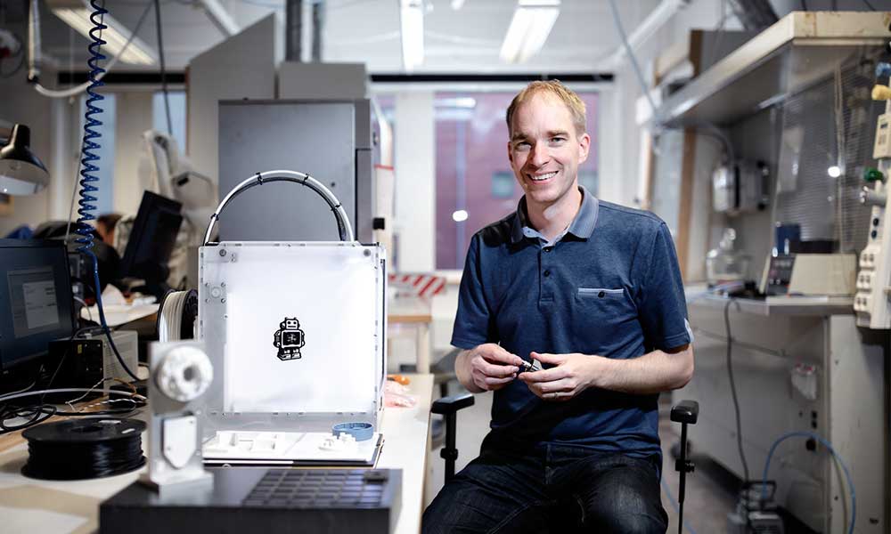 Ultimaker's tweet photo. We have interviewed Anders Olsson, creator of the #OlssonBlock, about how his work led to the development of the new wear-resistant #CC Red 0.6 print core: https://t.co/GQtGjLatgN https://t.co/Uj4UmOFby5
