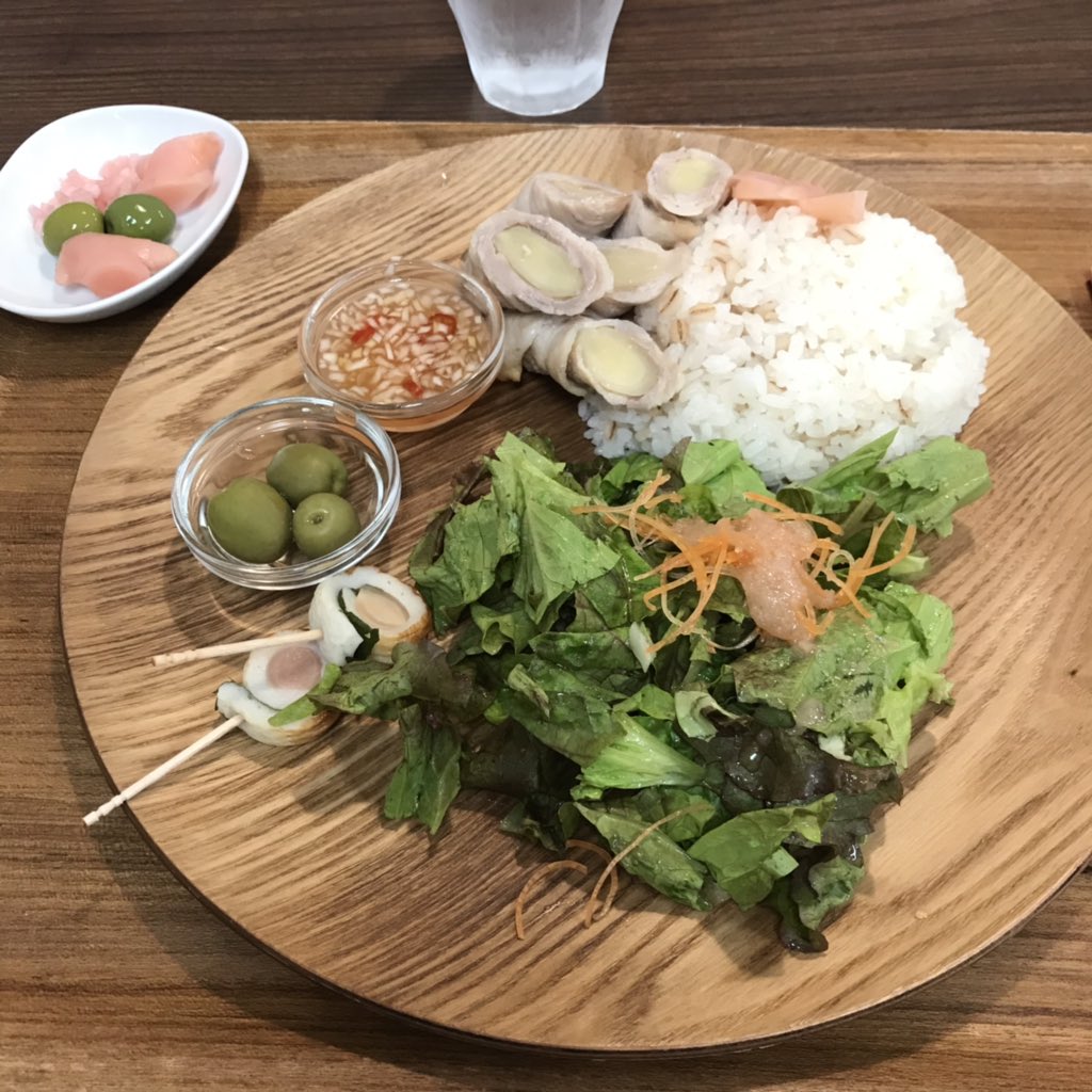 けるる 岩下の新生姜ミュージアム カフェのメニューも新生姜尽くし 肉巻きプレート美味し そしてピンクジンジャーエールに ジンジャーサンデー これだけでチューブしょうが何本分の新生姜を食べたことか 笑