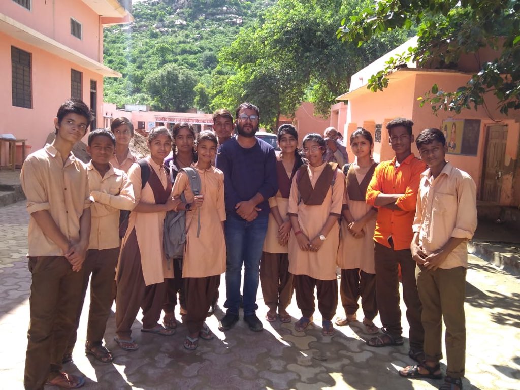 AlwarShakti's tweet photo. Team Bambora is working hard on executing a unique project ‘Dr. APJ Abul Kalam career Lab &amp; Library’. Sheer grit and hard work has made it a totally crowd sourced project. Hats off to the Team ! @HRDMinistry @UNICEFIndia https://t.co/Aq066bvnEP