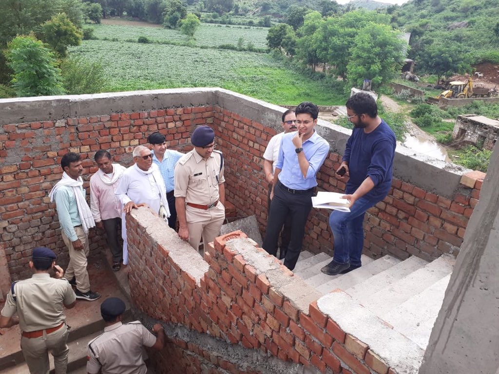 AlwarShakti's tweet photo. Team Bambora is working hard on executing a unique project ‘Dr. APJ Abul Kalam career Lab &amp; Library’. Sheer grit and hard work has made it a totally crowd sourced project. Hats off to the Team ! @HRDMinistry @UNICEFIndia https://t.co/Aq066bvnEP