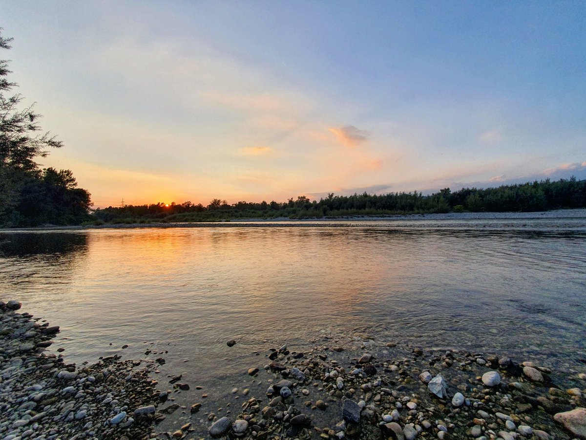 saskica22's tweet photo. #sunset over #River #Sava and #Ljubljanica 2 in 1 #Podgrad #Ljubljana #Slovenia #Slovenija https://t.co/qzrxPzXRbf