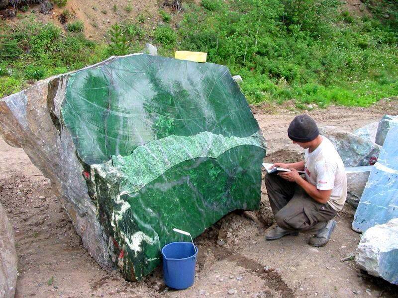 CanGem3's tweet photo. Nephrite jade, sometimes called BC Jade. This stone is often found in huge boulders in Northern British Columbia.
#cga #canadiangemstones #nephritejade #nephrite #bcjade #gemmology #gemmologist #bcgems https://t.co/nQxuCHz1yz