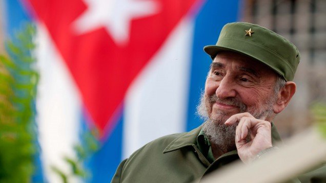 patri_cuba's tweet photo. "Los pueblos, sin embargo, te dan rosas,
poemas y canciones más por cosas
de cumplesueños que de cumpleaños,
pues la edad de los héroes y los genios
no se mide ni por días ni por años
sino por largos siglos y milenios". (Jesús Orta Ruiz)
#FidelPorSiempre #13deAgosto #93F 🇨🇺🇨🇺🇨🇺 https://t.co/wdeNk6rsnd