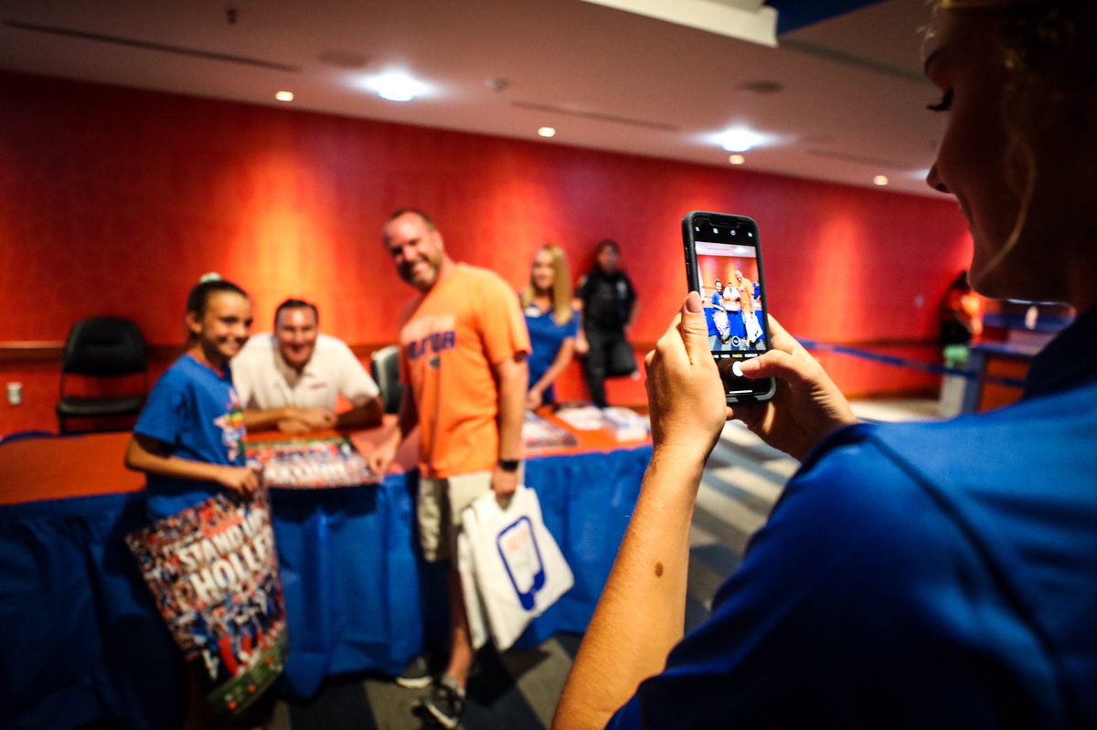 GatorsFB's tweet photo. .@CoachDanMullen is a popular guy at #GatorsFanDay.
#GatorsTogether https://t.co/CsJmyiqtEz