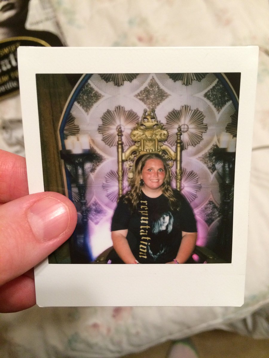 HeyyHeather's tweet photo. I remember it ALL TOO WELL!!! I’ll never forget getting that DM from @taylornation13 and meeting @taylorswift13 a year ago. How I was at work when I got the DM and I cried in the bathroom. How she is amazing and so sweet. 😊🥺💕 #RepTourLouisville #TaylorSwiftIsAdoredParty https://t.co/MbiXJ3TXTy