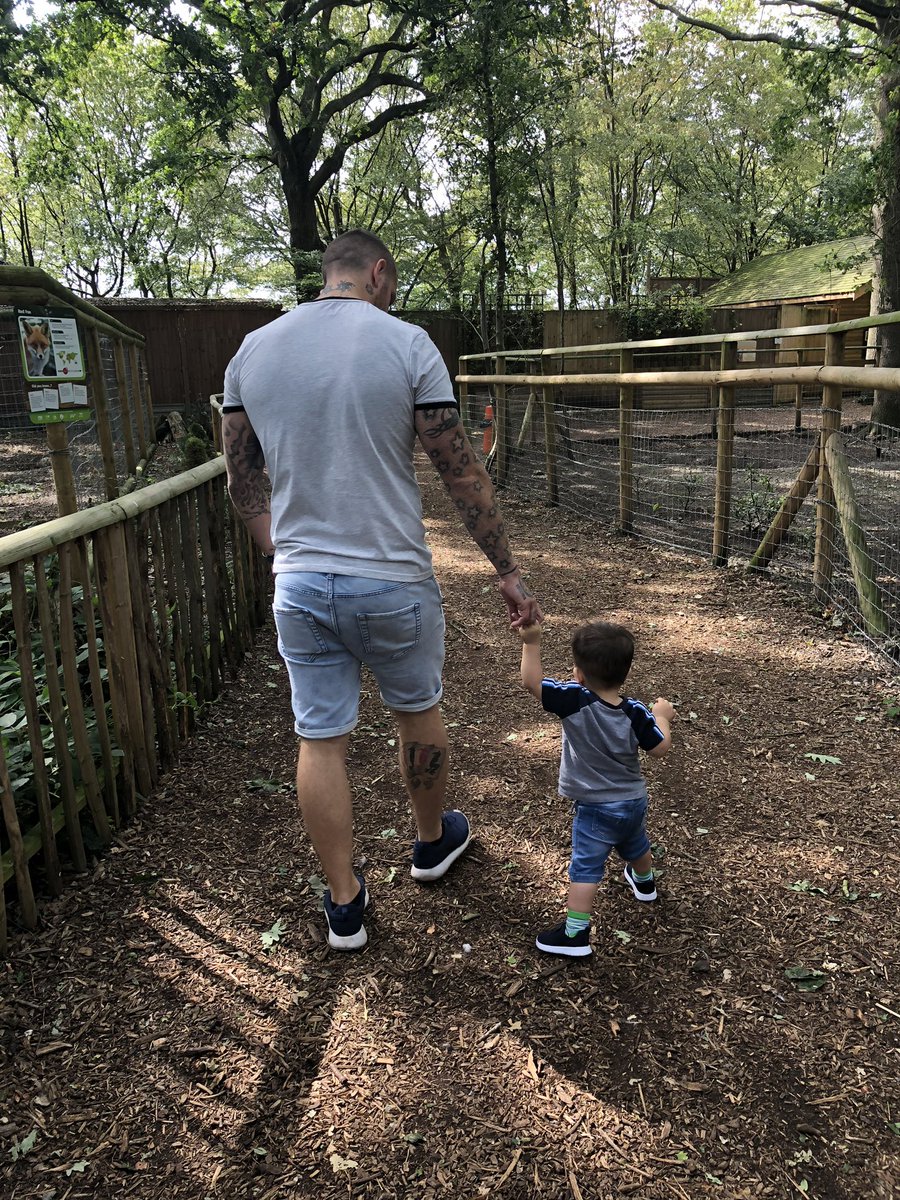 dan_francis83's tweet photo. ❤️ #matchingkicks fun day out at @ParadiseWLPark https://t.co/fgxaWyWO92