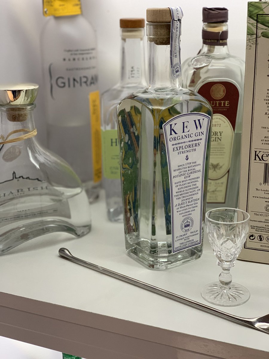 smallestginclub's tweet photo. Gorgeous delivery of #keworganicgin @DoddsGin @keworganicgin @kewgardens #kewgin #londondistillery #fromnaturesgarden print work all vegetable oil based inks and water based varnish πΈ https://t.co/16xmAYFBFc