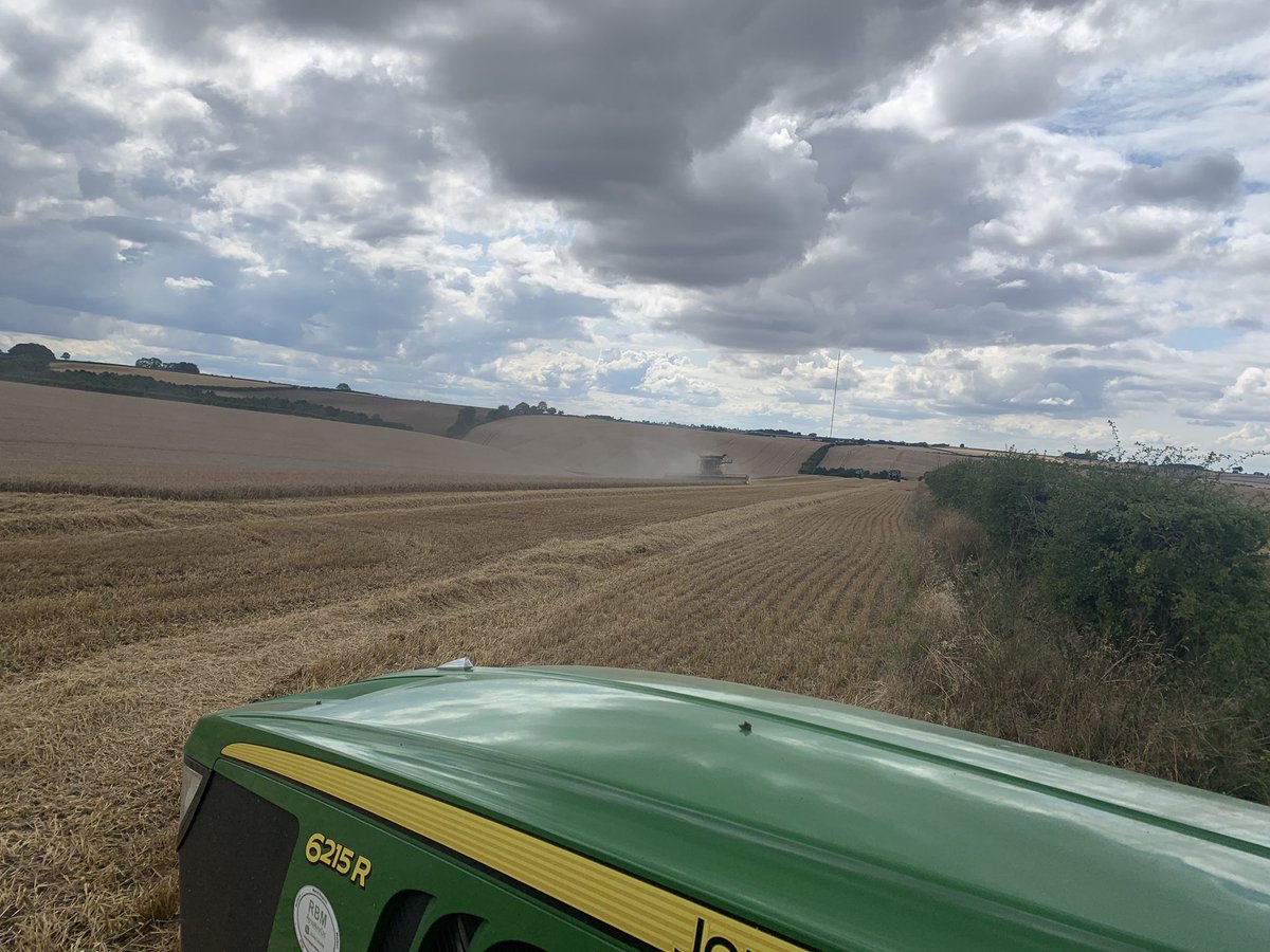 GrainFinger's tweet image. Stunning #harvest19 evening on the @LincsWoldsAONB