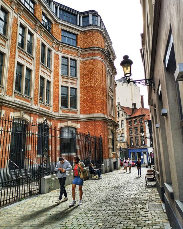 Mellovestravels's tweet photo. 🇲🇫 ✓ Au détour de la petite rue des Minimes, à Bruxelles.
_____ 🇬🇧 ✓ At the corner of the petite rue des Minimes in Brussels. .
.
.
.
.
.
.
.
.
.
#Bruxelles #brussels #brussel #igbrussels #igersbrussels #igersbruxelles #visitbrussels #welovebrussels … https://t.co/bw52pRL4gP https://t.co/EiokLNfQBI