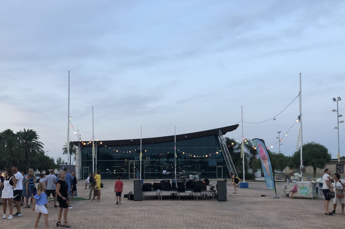 Concert de nit a la mar. Sant Carles de la Ràpita. Tot preparat per començar
