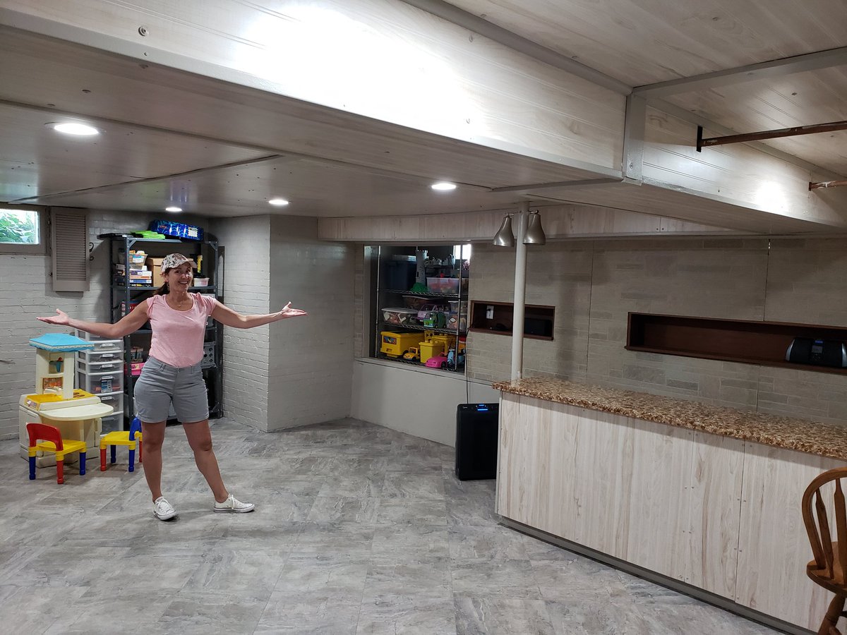 EmptyNestTour's tweet photo. Sorry for the lack of inspiring tweets kiddos but moving #GeekChick into his apartment, fixing up our someday #GrandChick room w/ #FarmersChick & #CheerChick help, golfing outings w/ #BabyChick & going to #ShowBizChick events kept us busy. I'll tweetstorm to catch you up today. https://t.co/ts6icIS18L
