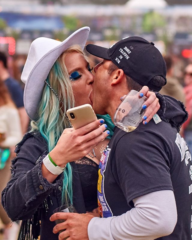 JMeinerth's tweet photo. Face eating contest @outsidelands https://t.co/PbfjzJgQZc https://t.co/ikkw583VM3