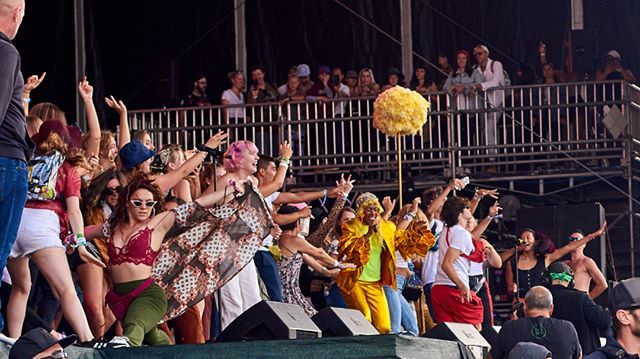 JMeinerth's tweet photo. @santigold invited everyone on stage @outsidelands https://t.co/ztuAqp25Oy https://t.co/vZklnKi0yV