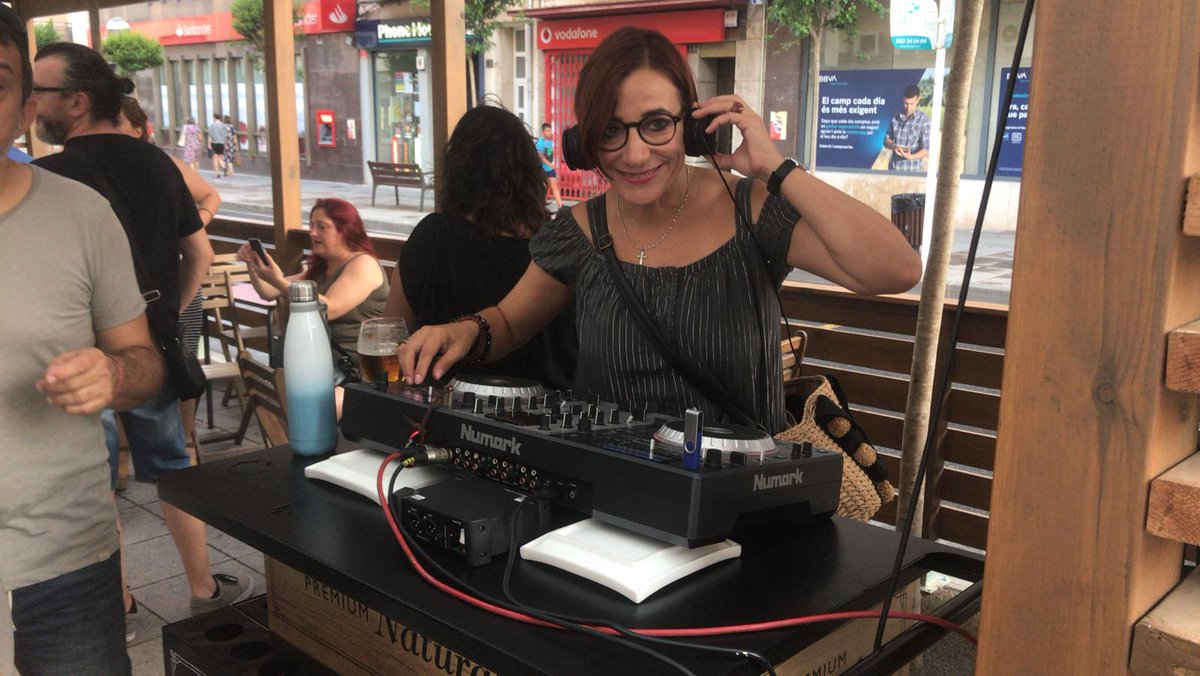 julietaidiarte1's tweet photo. Música en La Pepa d' Amposta en la Festa Major. #NataliaLafourcade #JorgeDrexler #CarlosGardel #AstorPiazzola #JulietaVenegas #FitoPaez #AndrésCalamaro #SilvioRodriguez #MariaRodés #MariaArnal #MariaSalgado https://t.co/1vJvHLEurX