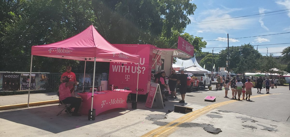 NazzaroTom's tweet photo. We're rocking out here at #musikfest  come see us and get a free tablet or sync up on us! #tmobile @JohnLegere https://t.co/esdigdY22U