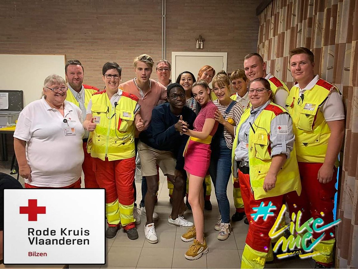 RodeKruisBilzen's tweet photo. Vandaag kon je onze vrijwilligers vinden op het kinderfestival 'Tureluurs'.
Hun inzet werd gewaardeerd door de artiesten van #likeme https://t.co/LD2xKxoG8F