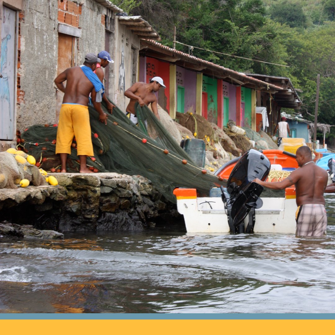 La excepcional voluntad de la gente de nuestras costas para cumplir con la faena diaria. A la espera de la gran Fiesta de los Pescadores #costasdearagua #choroni #chuao #pescadores #fiestadepescadores #bienseguro #seguros #nuestragente #venezuela #saborcosteño #felizdomingo