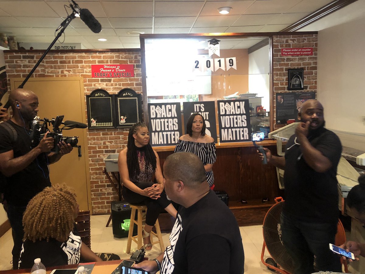 BADNETWORK's tweet photo. Ferguson’s 5th Anniversary provided a moment to not only look back, but to also look forward by  considering strategic ways to create lasting change. Proud to cover &amp; co-convene a series of critical conversations meant to spark change. #BolderBlackerBadder #BADNETWORK
#MikeBrown https://t.co/Vqs5r8ae0l
