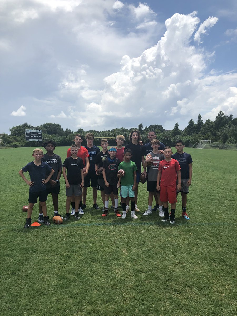 QBcoach1's tweet photo. #TheStable youth got it in today. #RunMechanics #NextLevelReady @kaleoqbacademy @CJBennett_08 https://t.co/2ZQKvKGjPM