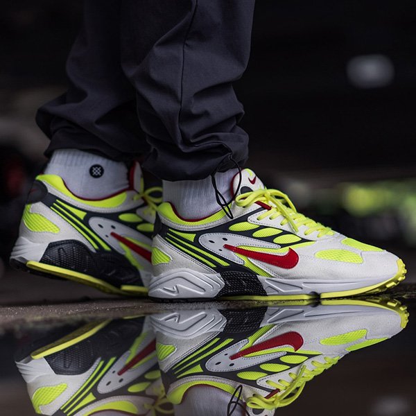 KicksDeals's tweet image. The white/neon yellow-atom red Nike Air Ghost Racer retro is via @nikestore in sizes to 15 for $130 + FREE shipping with your Nike+ account.

BUY HERE -&amp;gt; bit.ly/2xYTqBq

👀 Promo code PLAY30 gets $30 OFF orders of $150 or more.