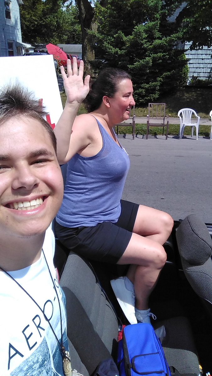 ShannonFreshour's tweet photo. Riding in the #AllenCountyFair parade with @DylanGeneGross2, Bo, and Lawrence https://t.co/x9AJ8ipWVU