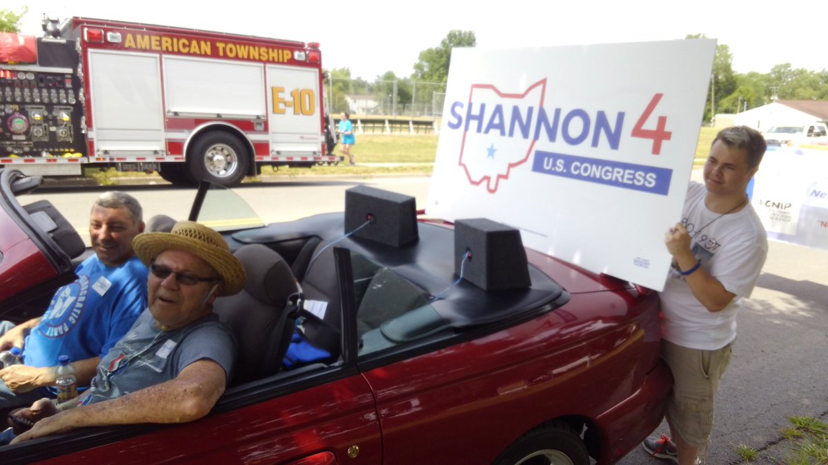 ShannonFreshour's tweet photo. Riding in the #AllenCountyFair parade with @DylanGeneGross2, Bo, and Lawrence https://t.co/x9AJ8ipWVU