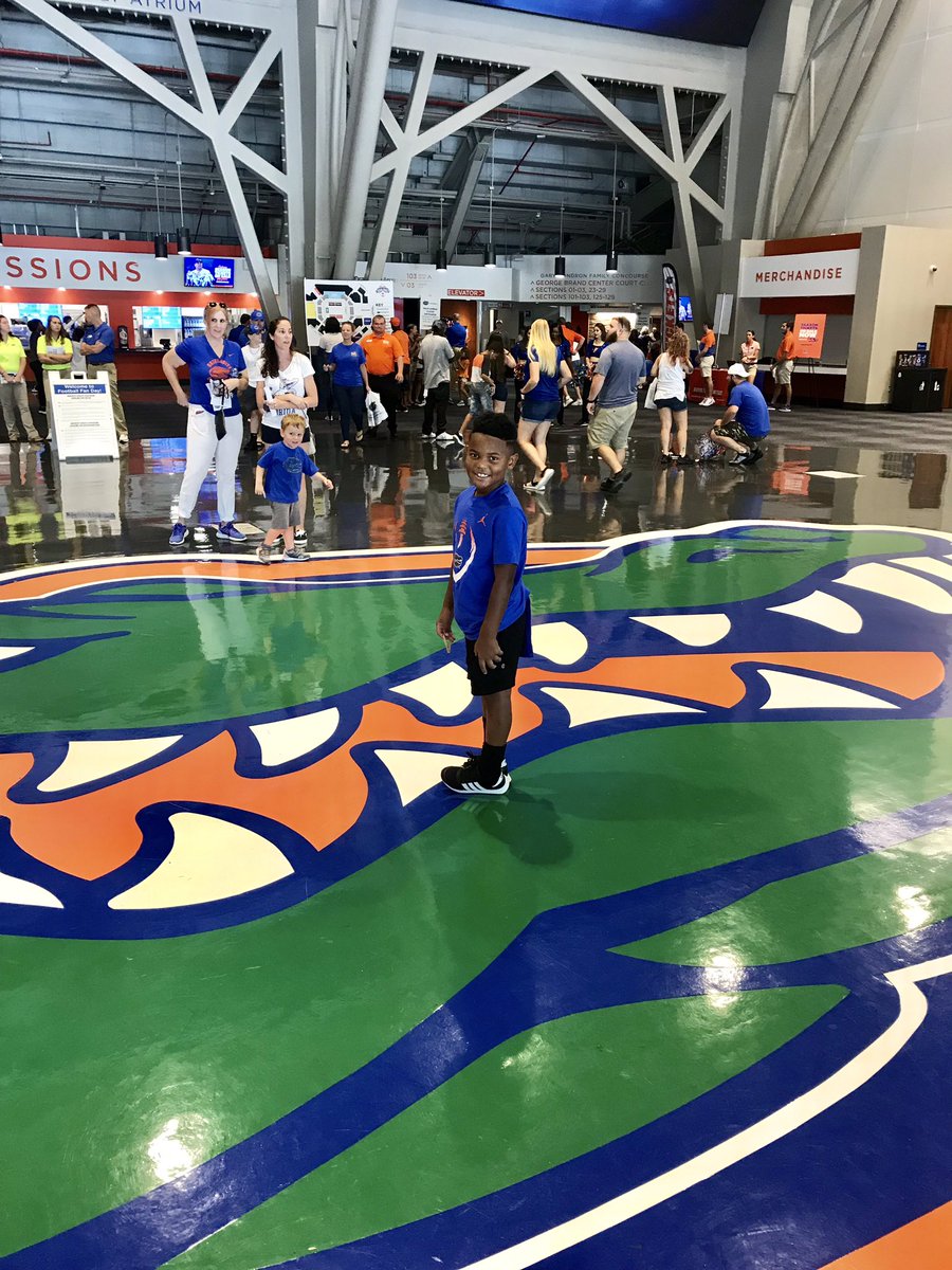 LiljoivanQB's tweet photo. Had a lot of fun at #GatorsFanDay #gogators #joivanalexander https://t.co/xkwBplBFRF
