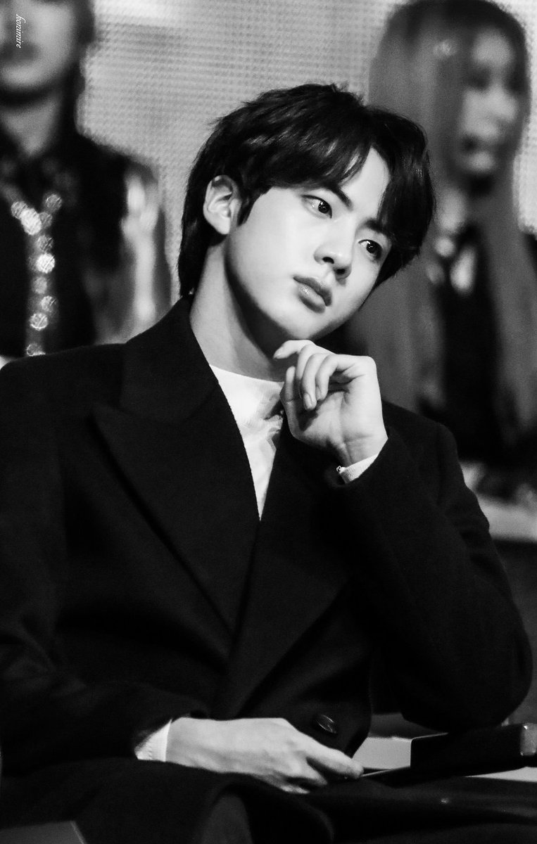 2. Kim Seokjin: Criminal defense attorney. The best cross-examiner in the country. A true professional who despises his white-collared criminals clients, but works hard to defend them anyway. A passionate advocate for the abolition of capital punishment.