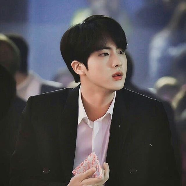 2. Kim Seokjin: Criminal defense attorney. The best cross-examiner in the country. A true professional who despises his white-collared criminals clients, but works hard to defend them anyway. A passionate advocate for the abolition of capital punishment.