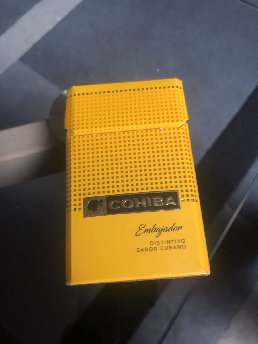 La renovación que hace el gobierno cubano de sus cigarrillos Cohiba  Original (infumable para los amantes del Virginia como su servidor) y Cohiba  Predilecto (una maravilla) por los Cohiba Maestro y Embajador,