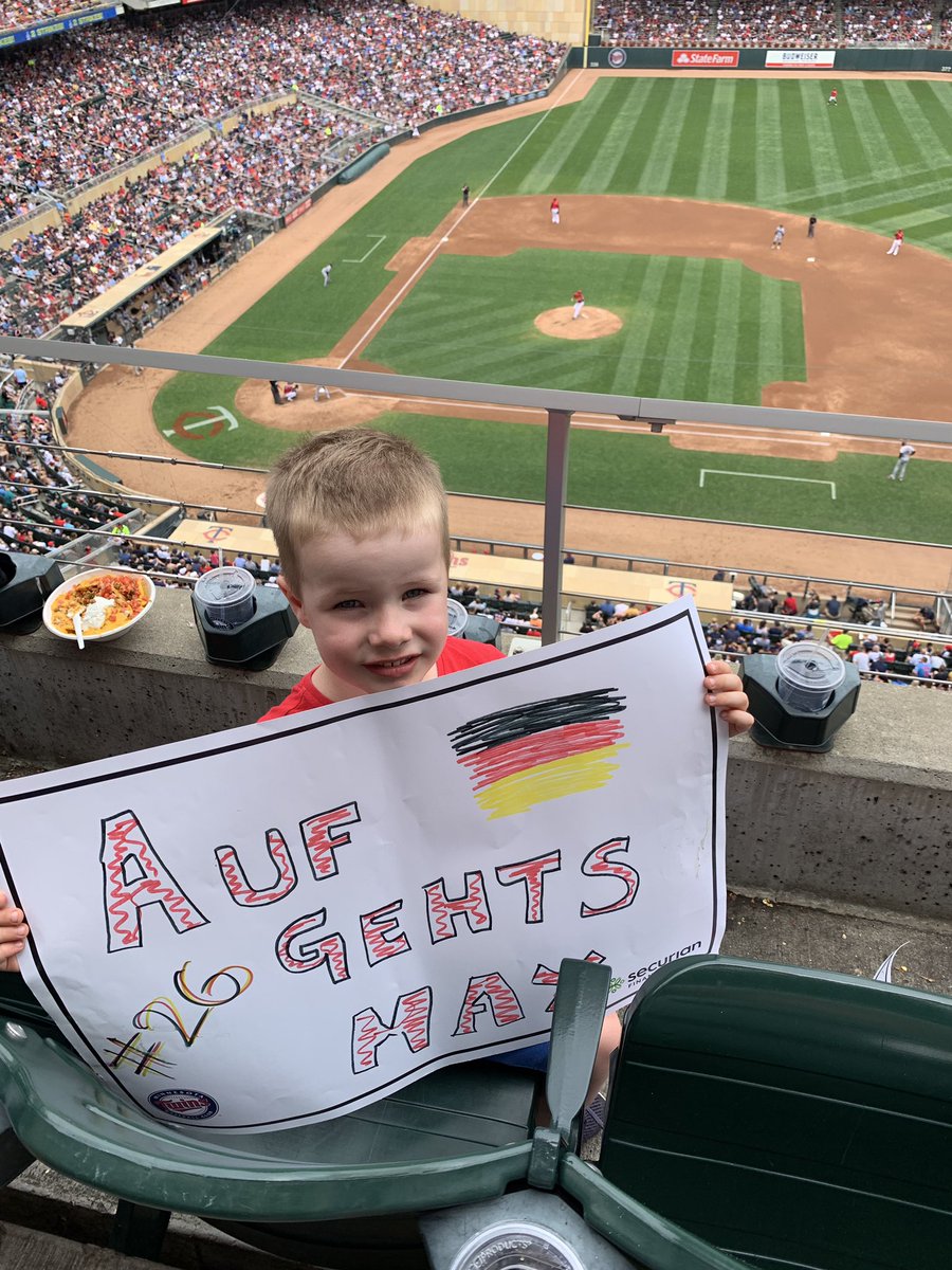 GomezTaco's tweet photo. #twinspics https://t.co/RoQW3HgjDA