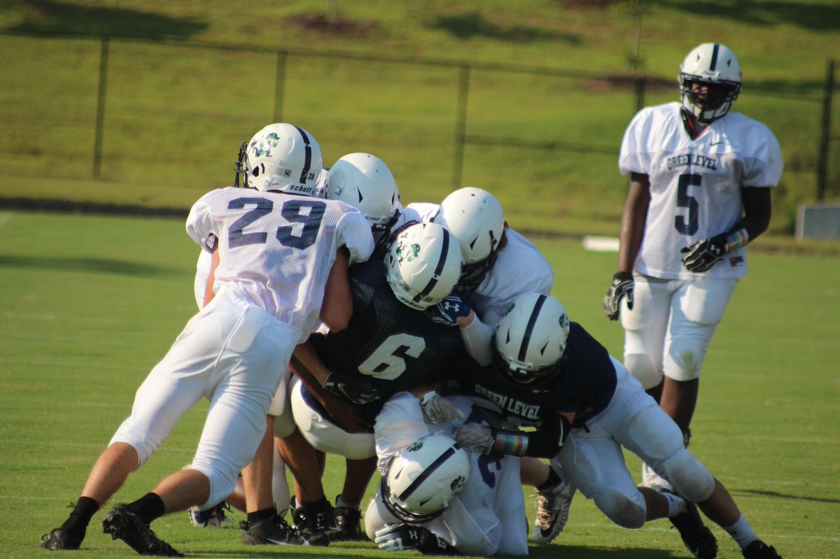 G_L_FOOTBALL's tweet photo. First-ever Blue and White scrimmage ✅ #oeo #greenlevelfootball https://t.co/E9ZTUm3bMe