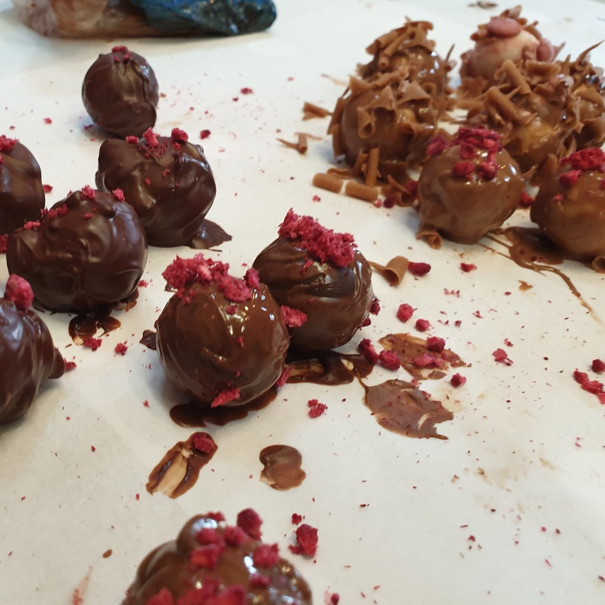 Chocolate_Shed's tweet photo. Looking for your next #teambuilding #awayday with work #Brumhour? Why not do a #chocolate making #workshop with colleagues?
https://t.co/hziPKpfiHz
Always lots of fun and helps promote #communication between coworkers.  
#Chocolatefun #trufflemaking #smallbusiness https://t.co/8ei8eMddQL
