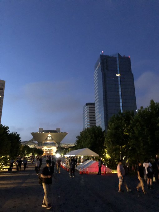 C96 コミケ4日目 リストバンド待機列 現地の画像まとめ 徹夜組はペナルティ発動 尋常じゃない人数 まとめダネ