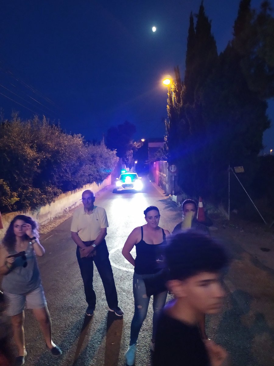 pabloceldran's tweet photo. En las fiestas de #fabraquer la @PLSantJoandALC haciendo siempre una labor imprescindible.En este caso también apoyados por la Policia Local de Campello..Enorme servicio. https://t.co/TmjmzbYa7c