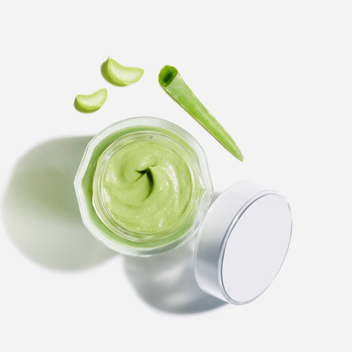 Today is #NationalFaceMaskDay and we’re sharing our faves worth slathering on to celebrate. Whether you're looking to recharge and detoxify your skin or just pamper yourself, there is something soothingly therapeutic about wearing a face mask. 
vitadaily.ca/beauty/top-pic…