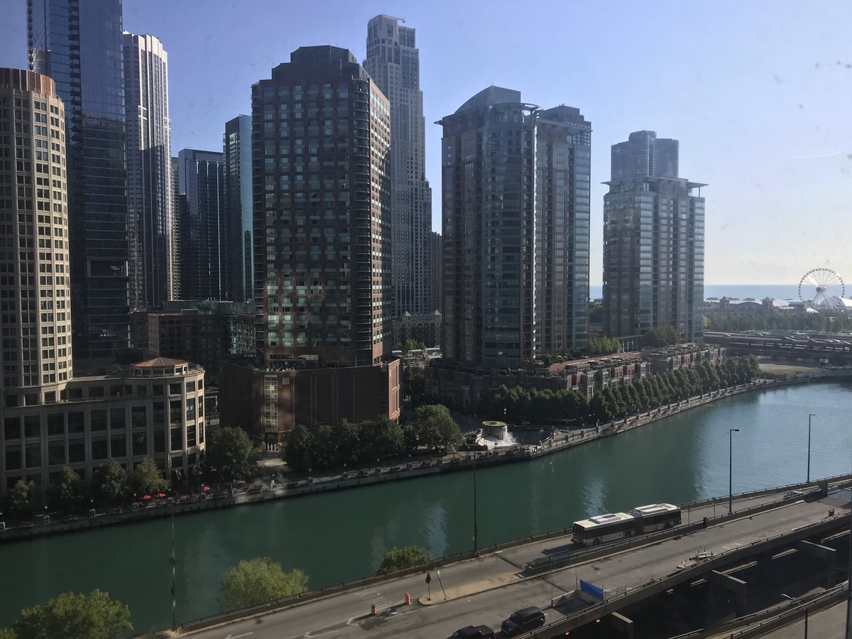 theoohsara's tweet photo. Peace out Chicago ✌️✌️ #YouPretty #HappySunday https://t.co/Yto0EbJiFV
