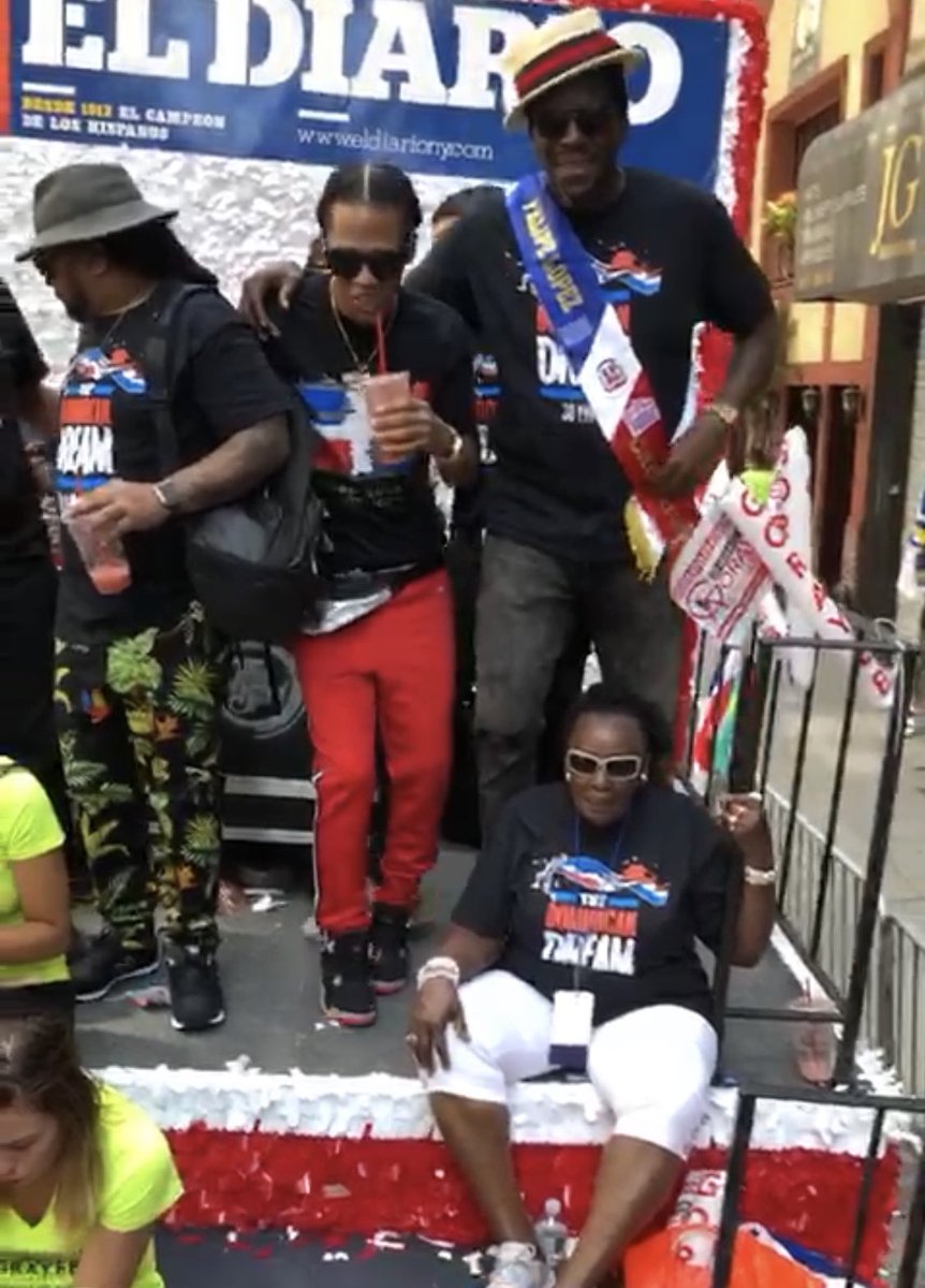 GUGclub's tweet photo. Felipe Lopez y Goldyboy representan a Santiago y la comunidad del Ens.Libertad en la gran Parada Dominicana en New York.
#clubGUG #nuevoGUG #lanuevaeradelGUG #barioleña #santiago #deporteGUG #culturaGUG #educacionGUG #junkosocialadmin #comunidadGUG #teamGUG https://t.co/2uTApJuFxw