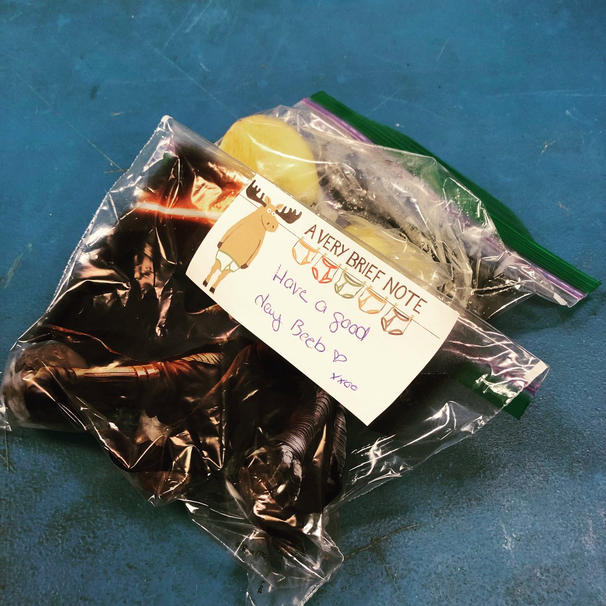Recon5Org's tweet photo. *Woman appreciation post*. All you e girls out there take notes! This is what I found in my lunch my girlfriend made me today, it’s not hard to keep our attention ladies (when we aren’t keeping our undefeated streak alive ;) ) #thefrontlines #reconfamily #gaming #fuel #takenote https://t.co/RCLCrdmYub