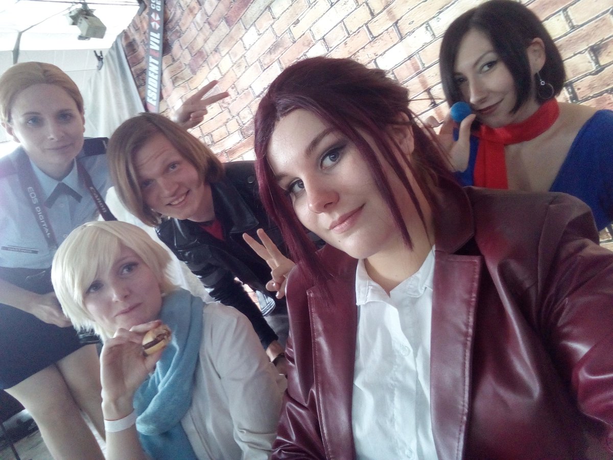 Ventus_chaos's tweet photo. Wochenende ist vorbei und das Familien Treffen die #Docon auch Es war toll alle wieder zu sehen und die Aftershowparty war genial (Auch wenn die band zu laut war aber mit genug alk geht alles xD) https://t.co/qaQmriJFYG