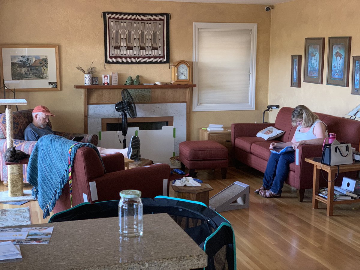 comicidiot's tweet photo. My parents have been ready to leave for the last 30 minutes but are waiting on each other. #communicate https://t.co/F6dcQkYnNb